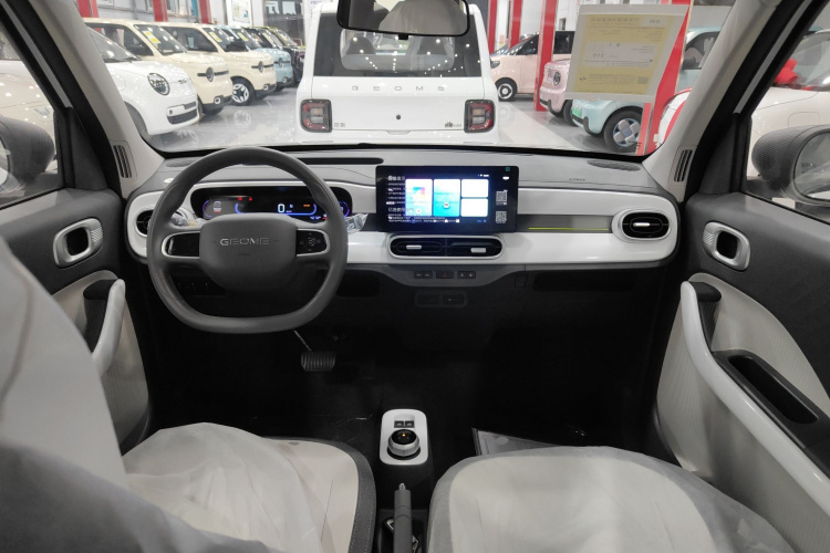 吉利银河 熊猫 2025款 210km 元气熊中控内饰12