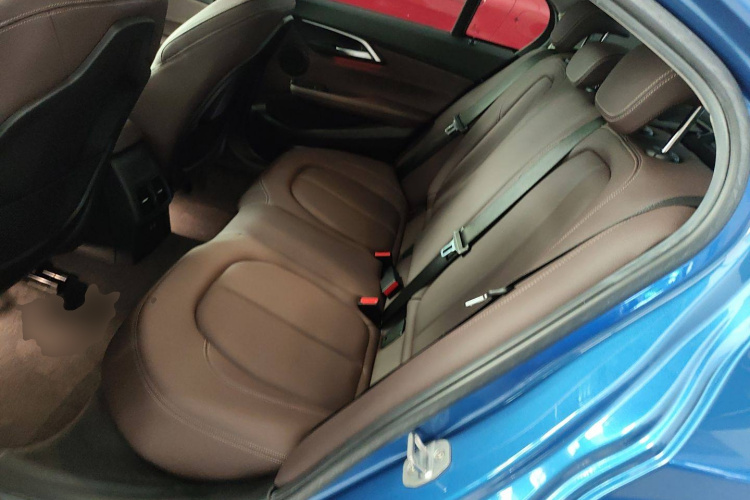 宝马1系 2019款 120i M运动套装中控内饰7004