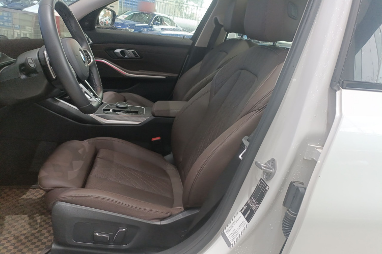 宝马3系 2025款 330Li M运动曜夜套装中控内饰19