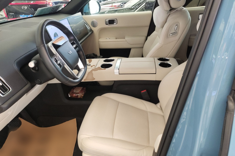 理想汽车 理想L9 2022款 Max中控内饰19
