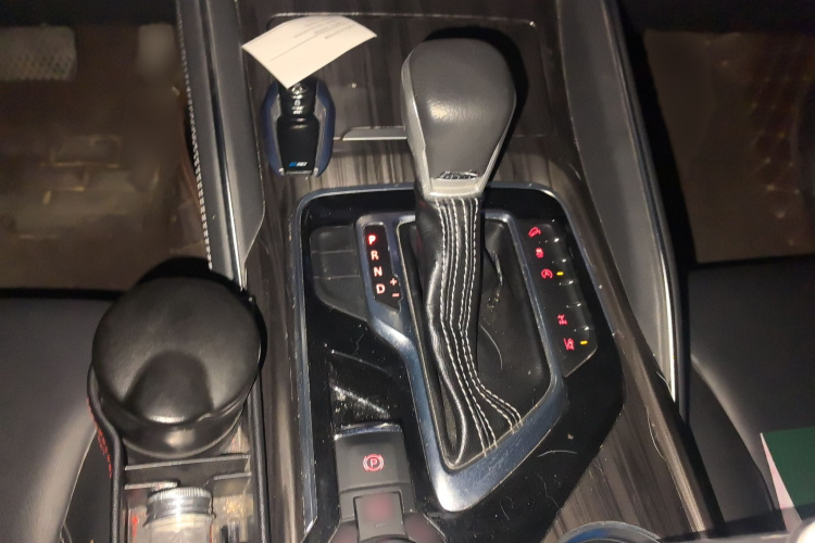 上汽大通MAXUS D90 2017款 2.0T 自动四驱 天狼星局部细节18