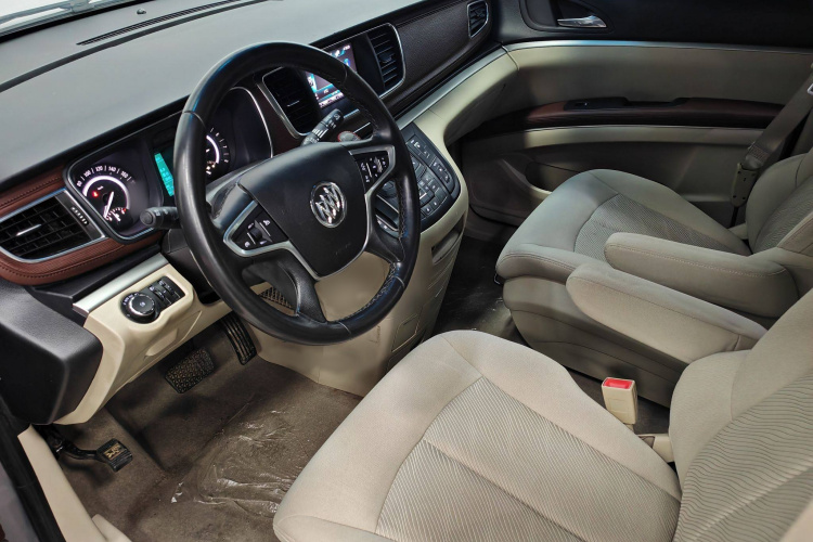 别克GL8 2017款 25S 舒适型 国V中控内饰7001