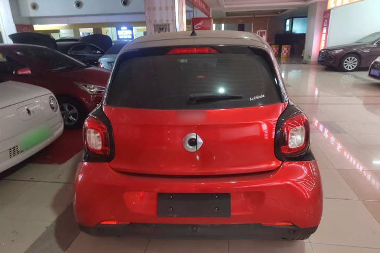 smart forfour 2018款 1.0L 52千瓦激情版车身外观6