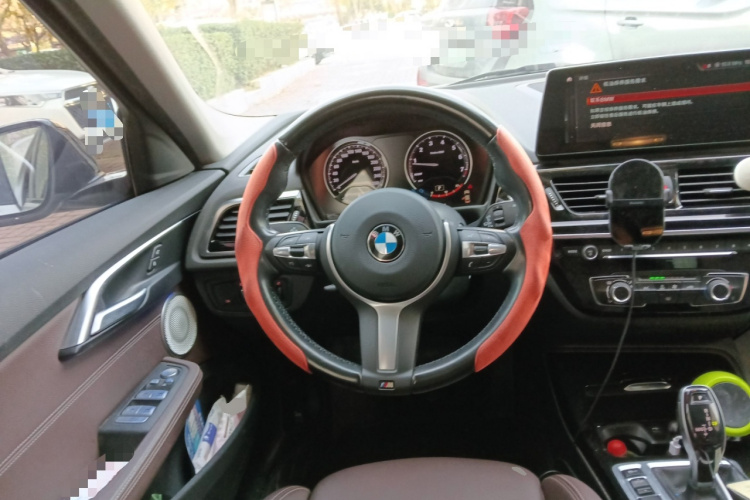 宝马1系 2022款 125i M运动曜夜版中控内饰13