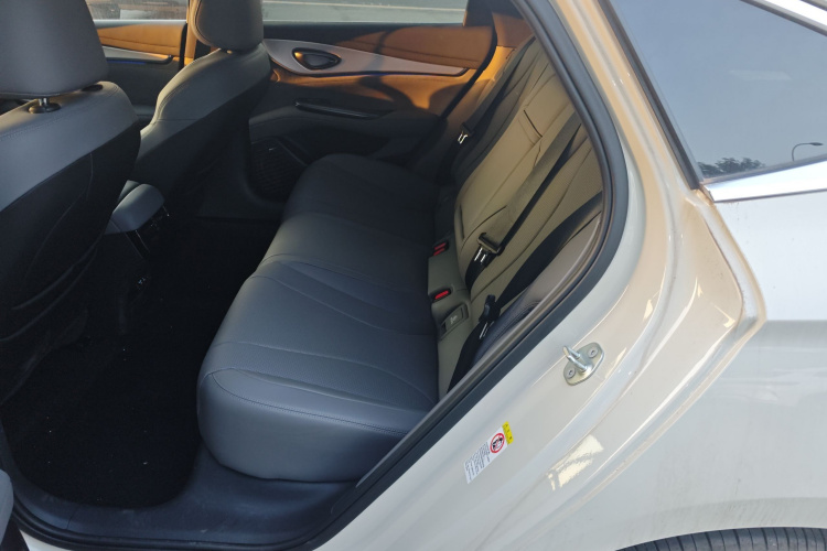 比亚迪 海豹07 DM-i 2025款 智驾版 DM-i 1.5L 125km 尊贵型中控内饰21