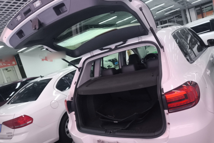 大众 途观 2013款 1.8TSI 自动两驱舒适版机舱底盘23