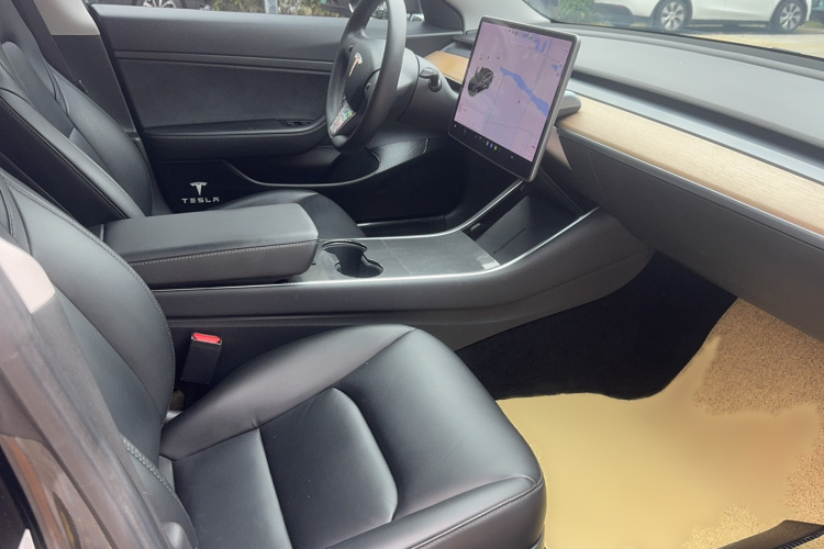 特斯拉 Model 3 2020款 长续航后轮驱动版中控内饰7004