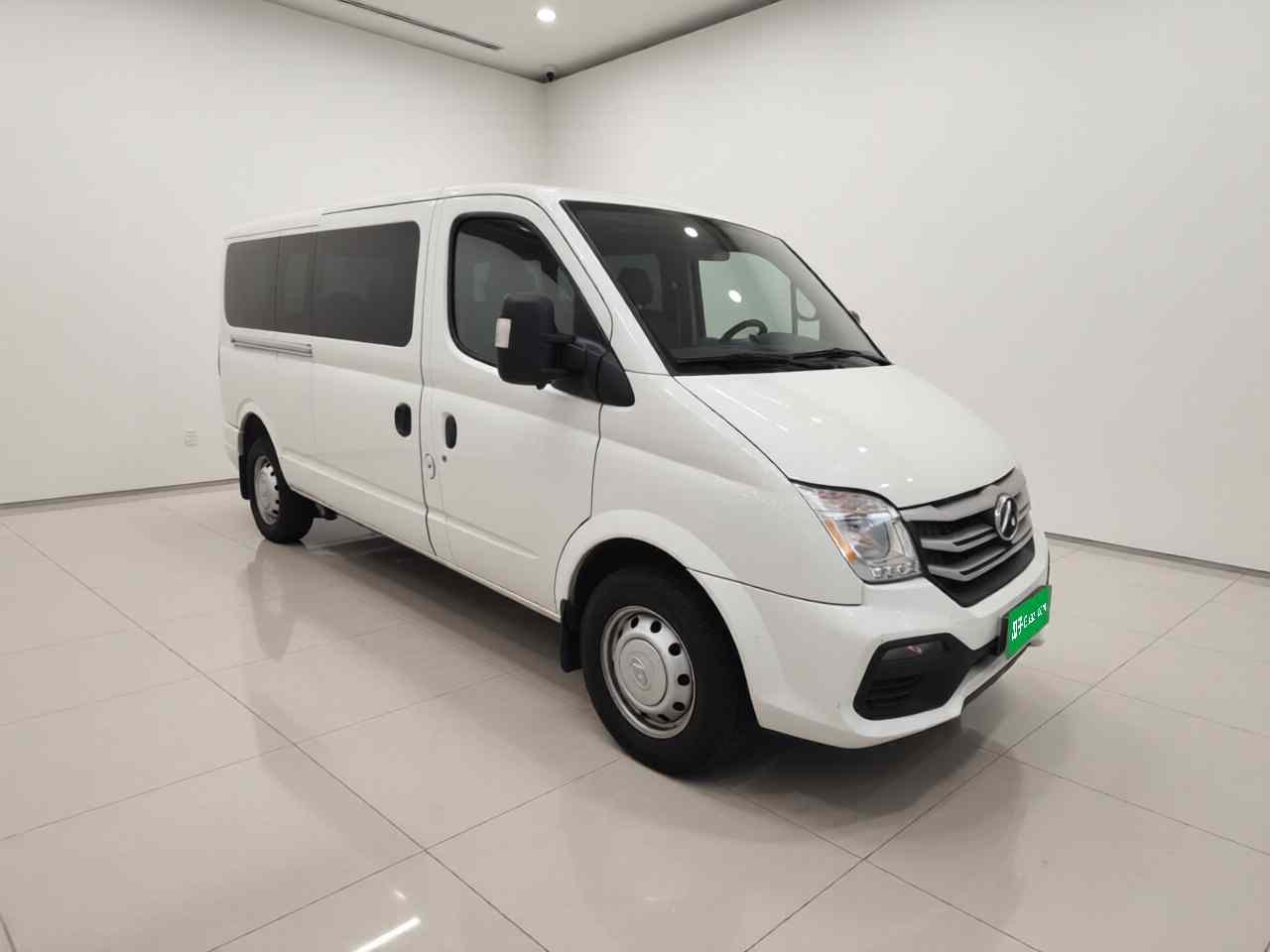 上汽大通MAXUS 新途V80 2024款 傲运通超值版 6MT 长轴超低顶127Ps 6/7/8/9座(3)