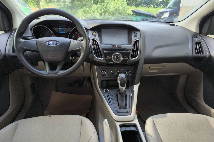 福特 福克斯 2015款 三厢 1.6L 自动舒适型中控内饰7002