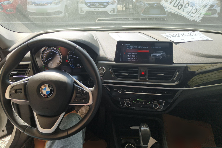 宝马1系 2019款 118i 时尚型中控内饰12