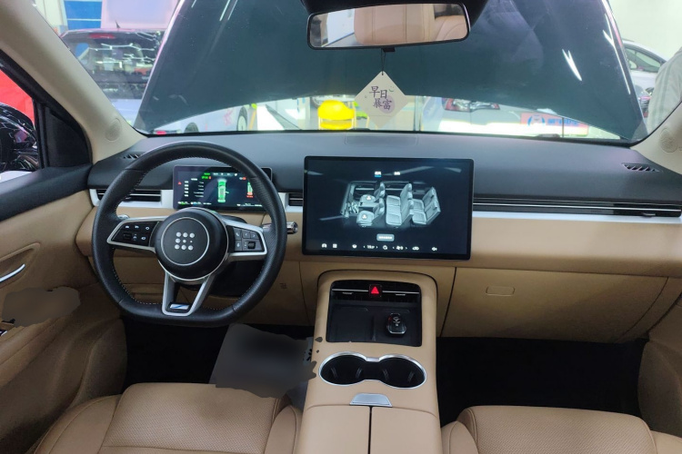 蓝电E5 PLUS 2025款 120km 标准旅行定制版 7座中控内饰7002