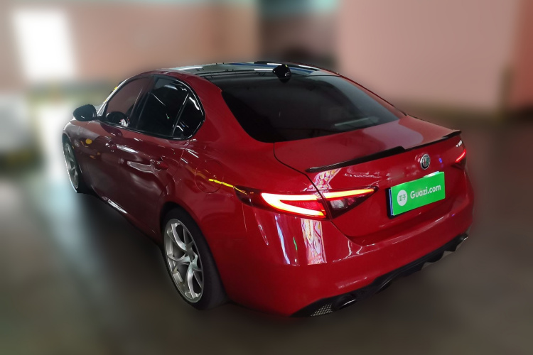 阿尔法·罗密欧 Giulia朱丽叶 2017款 2.0T 200HP 豪华版车身外观5