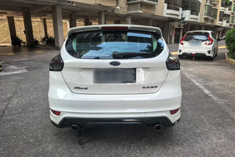 福特 福克斯 2017款 两厢 1.6L 自动舒适型智行版车身外观6006