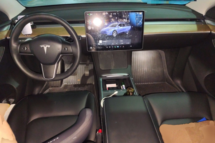 特斯拉 Model Y 2023款 后轮驱动版中控内饰12