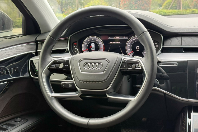 奥迪A8 2024款 A8L 50 TFSI quattro 臻选型中控内饰7002