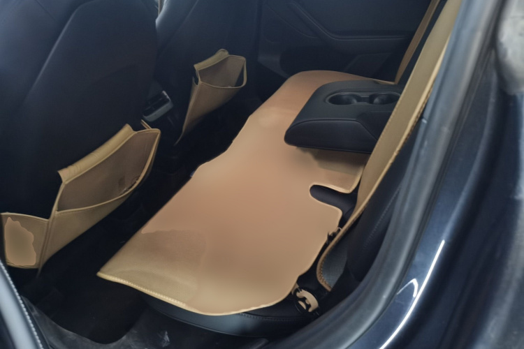 特斯拉 Model Y 2024款 后轮驱动版中控内饰7004
