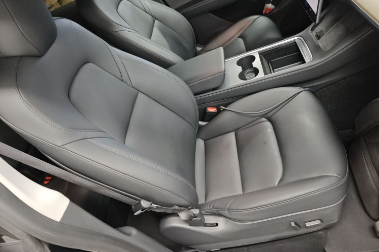 特斯拉 Model Y 2021款 标准续航后驱版局部细节41