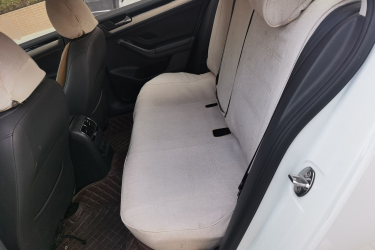 大众 速腾 2017款 230TSI 手动舒适型中控内饰21