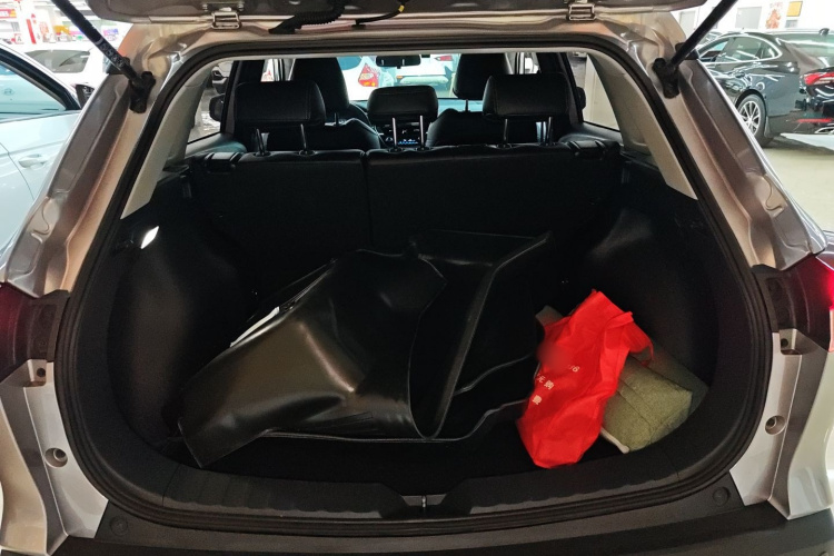 丰田 卡罗拉锐放 2022款 2.0L 豪华版局部细节23