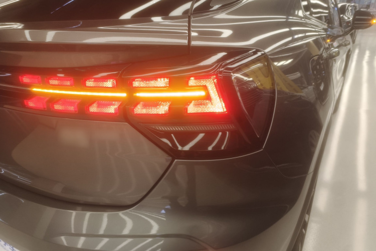 领克05 2020款 2.0TD 四驱劲Halo车身外观9