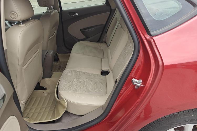 别克 英朗 2013款 GT 1.6L 自动时尚版中控内饰21