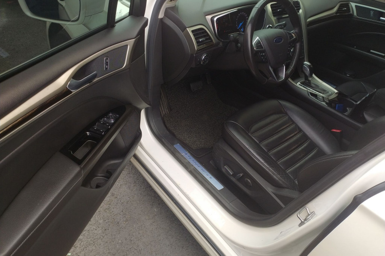 福特 蒙迪欧 2013款 2.0L GTDi200时尚型中控内饰20