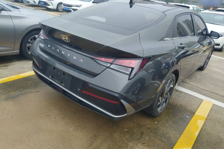 现代 伊兰特 2023款 1.5L CVT GLX精英版车身外观7