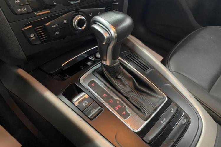 奥迪Q5 2016款 40 TFSI 进取型中控内饰7004