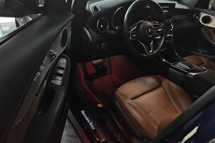 奔驰GLC轿跑 2020款 GLC 260 4MATIC 轿跑SUV中控内饰20