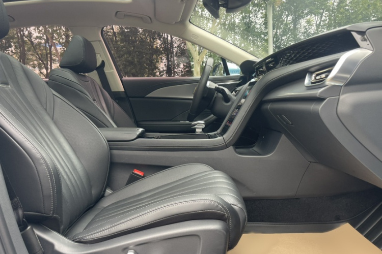 红旗H5 2024款 1.5T HEV智联旗畅版局部细节41