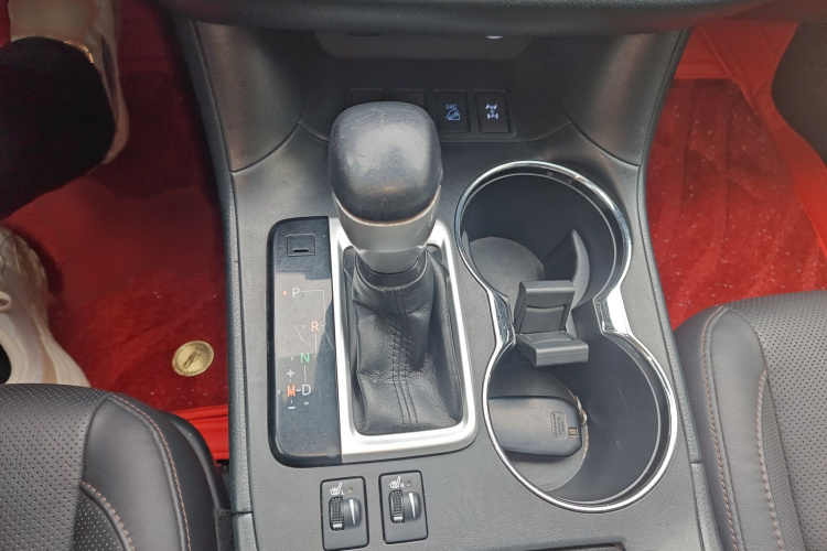 丰田 汉兰达 2018款 2.0T 四驱豪华版 7座 国V局部细节18