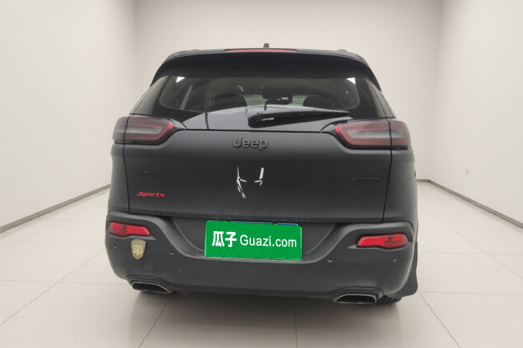 Jeep 自由光 2016款 2.4L 专业版车身外观6