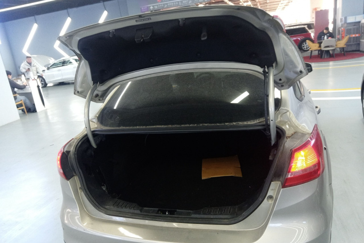 福特 福克斯 2015款 三厢 EcoBoost 125 自动超能风尚型机舱底盘23