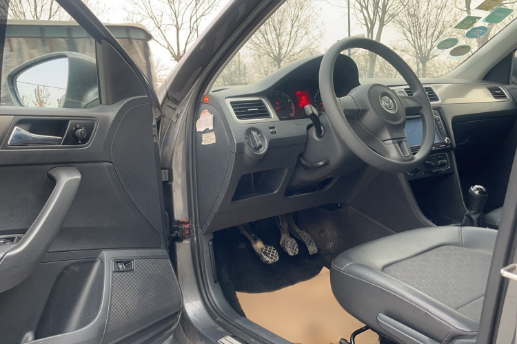 大众 桑塔纳 2015款 1.6L 手动舒适版中控内饰7004