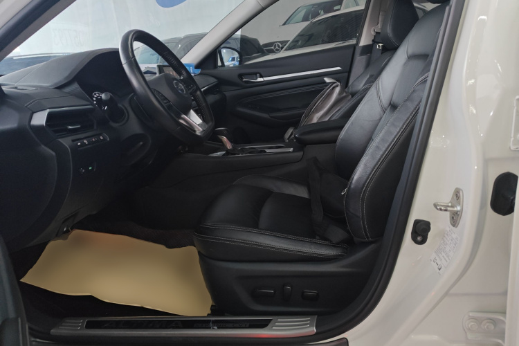 日产 天籁 2019款 2.0T XL 智领版中控内饰19