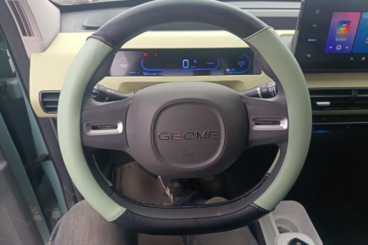 吉利银河 2023款 熊猫mini 200km 耐力熊中控内饰13