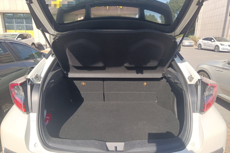 丰田C-HR 2020款 2.0L 豪华版机舱底盘23