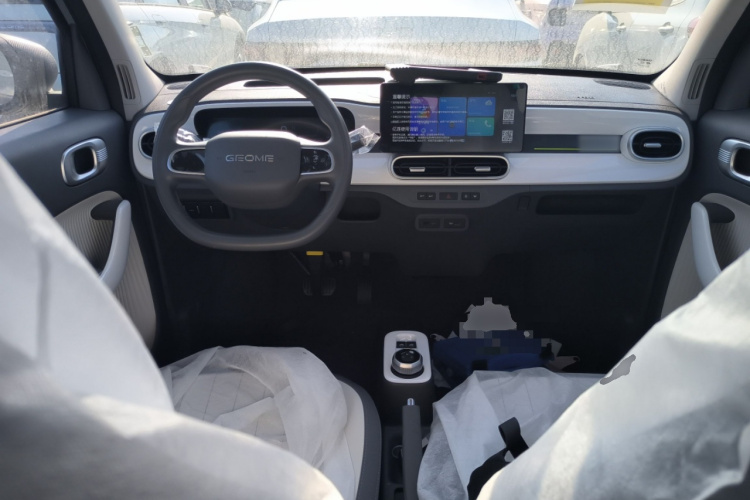 吉利银河 2025款 210km 熊猫卡丁中控内饰12