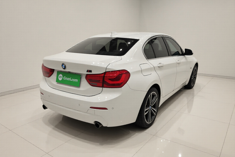 宝马1系 2020款 120i 时尚型车身外观7