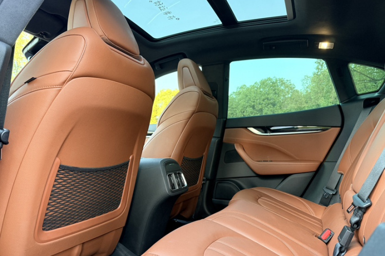 玛莎拉蒂 Levante 2022款 3.0T Modena中控内饰7014