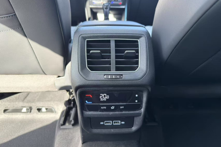 大众 探岳 2023款 330TSI 两驱豪华Plus进阶版中控内饰7010