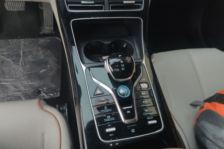 比亚迪 秦PLUS 2023款  冠军版 DM-i 120KM超越型局部细节18