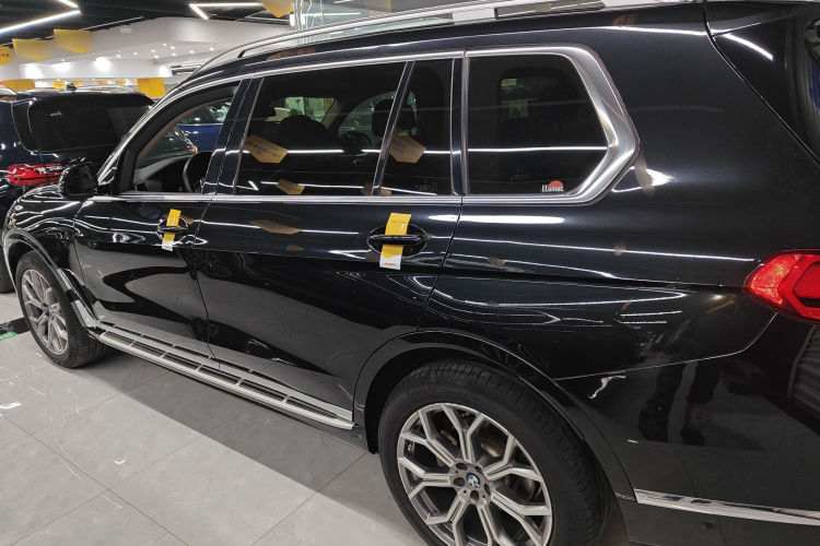 宝马X7 2021款 xDrive40i 领先型豪华套装车身外观4
