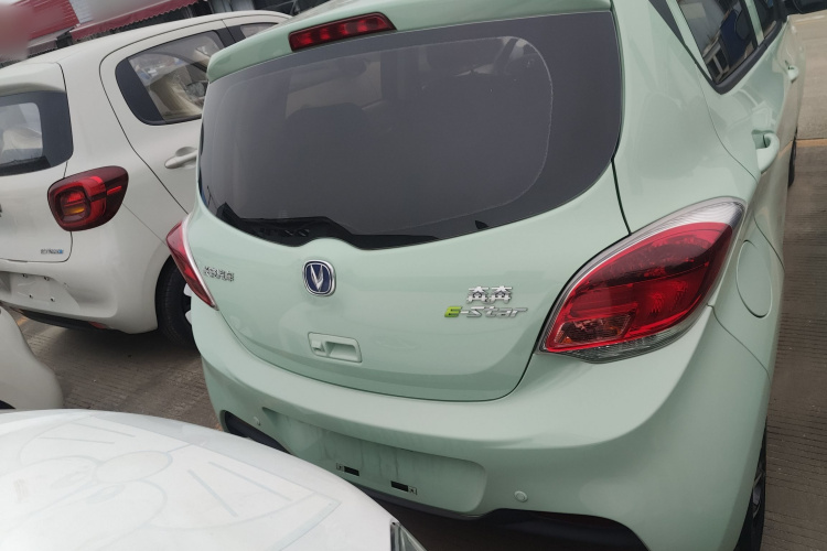 长安欧尚 奔奔E-Star 2022款 国民版 多彩限量款（快充版）磷酸铁锂车身外观6004