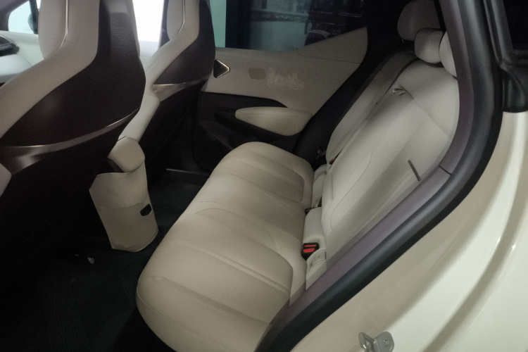 极氪X 2025款 五座后驱版中控内饰7004