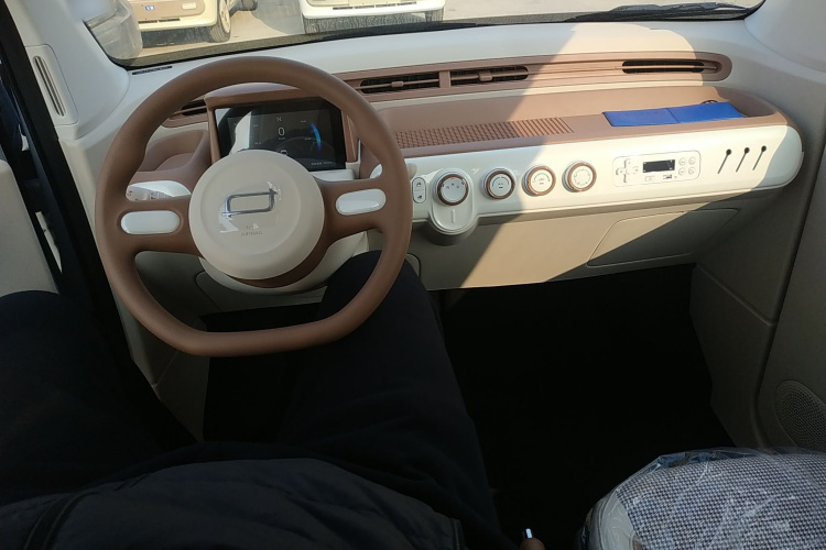 奔腾小马 2026款 222km 炫彩马中控内饰12