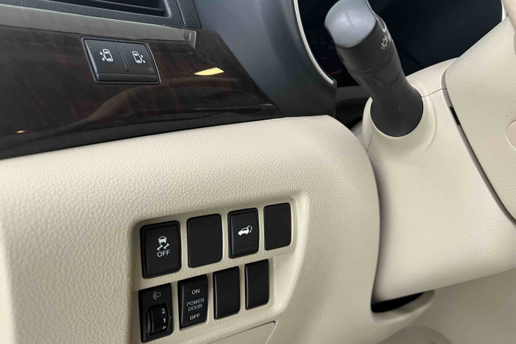 日产 贵士 2013款 3.5L SL中控内饰7004