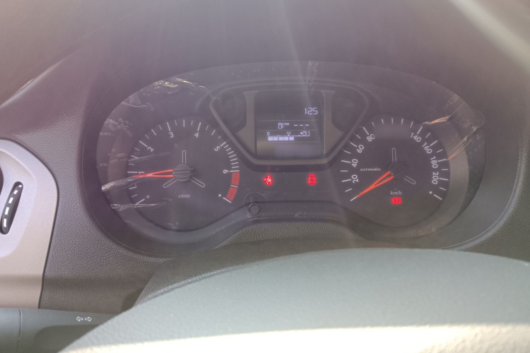 雪铁龙 爱丽舍 2018款 改款 1.6L 手动时尚型局部细节14