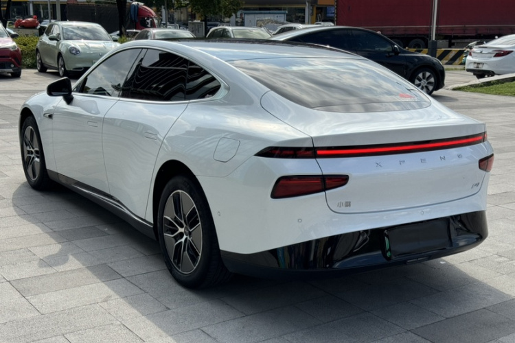 小鹏P7 2023款 P7i 702 Pro车身外观6001