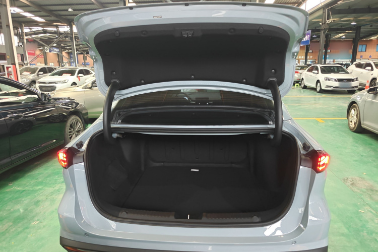 吉利银河 银河L6 2024款 125km PLUS 龙腾版机舱底盘23